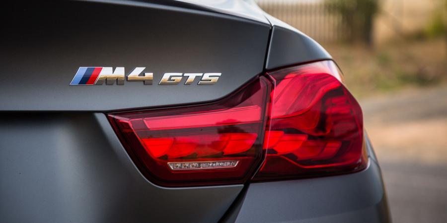 Логотип BMW M4 GTS 2016 года  (AU) (фото 20 из 26)